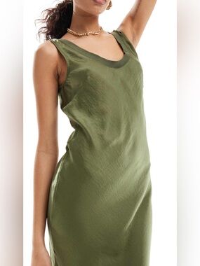 asos arrange disc sequin dress - Midi - Women - Polyester - 24 US The full skirt creates a graceful silhouette ARRANGE embellished disc sequin square